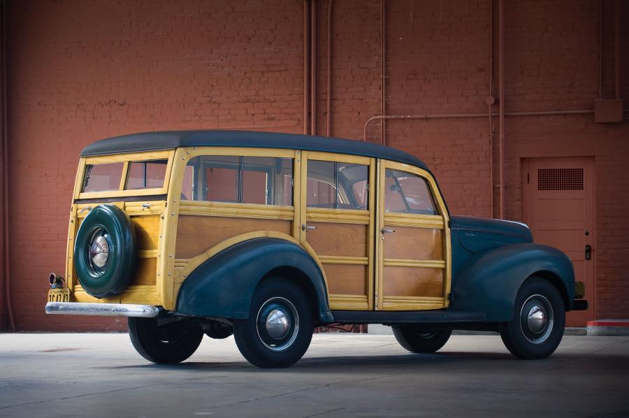  Ford DeLuxe Station Wagon 1940 года  (фото 8 из 36)